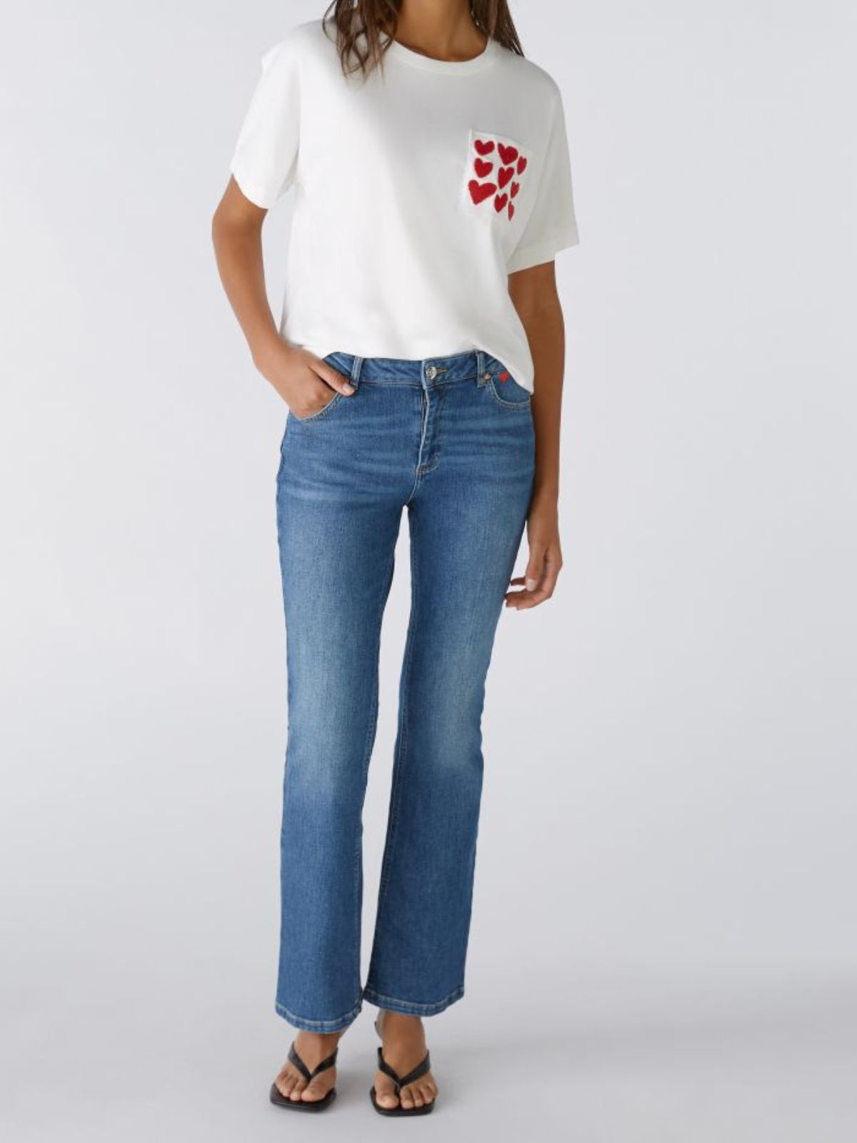 Jeans a zampa con cuore ricamato