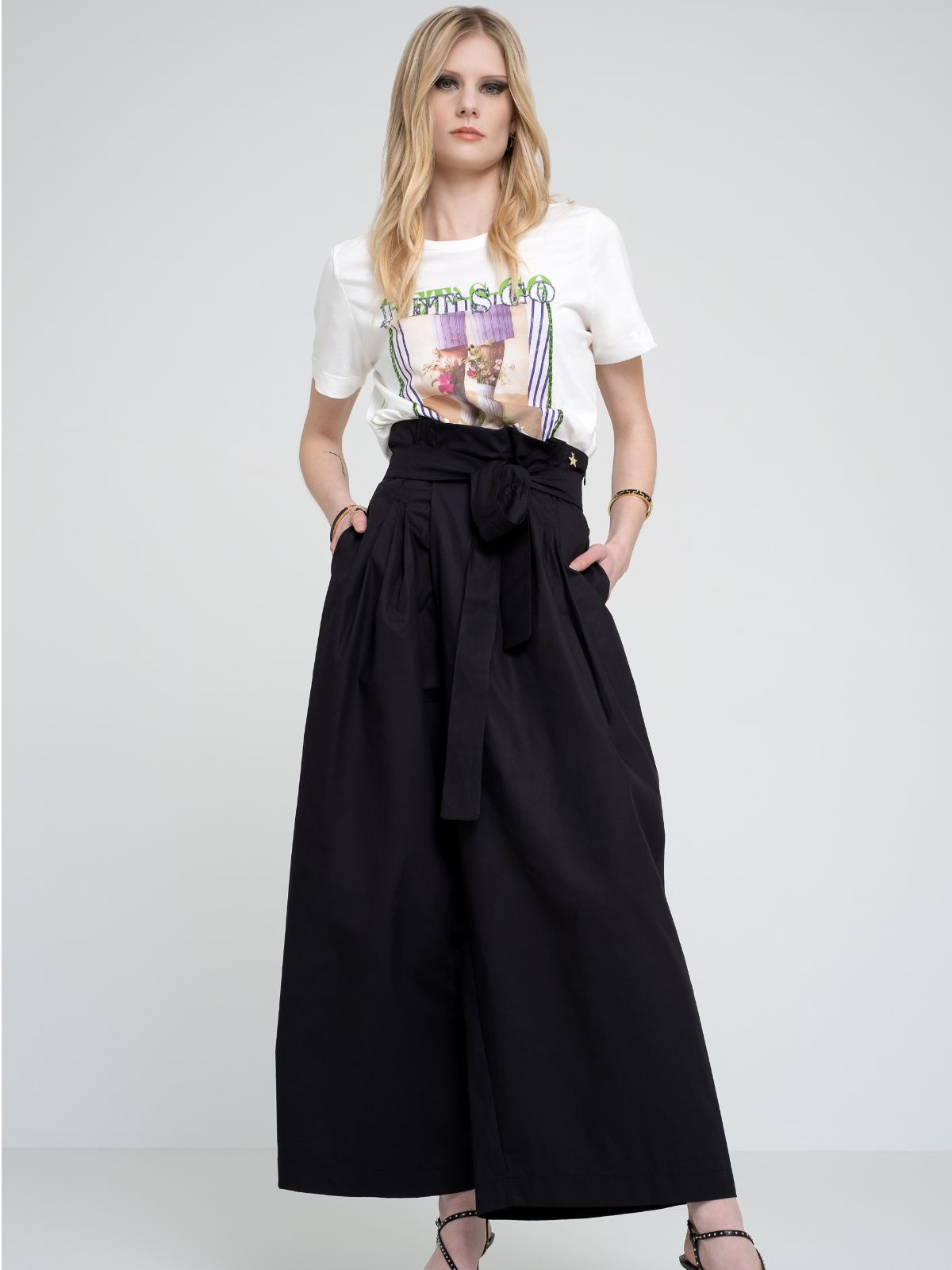 Pantalone a vita alta con cinta in vita