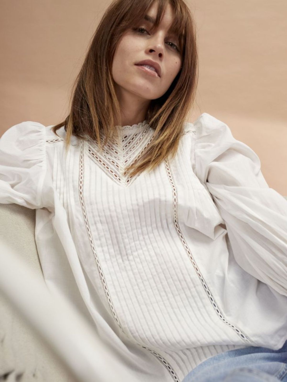 Blusa bianca con piegoline