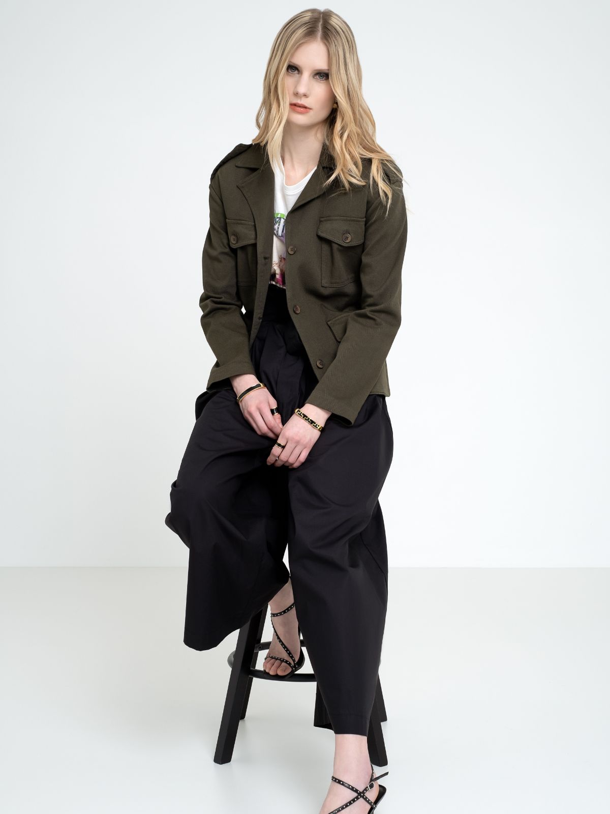 Pantalone a vita alta con cinta in vita