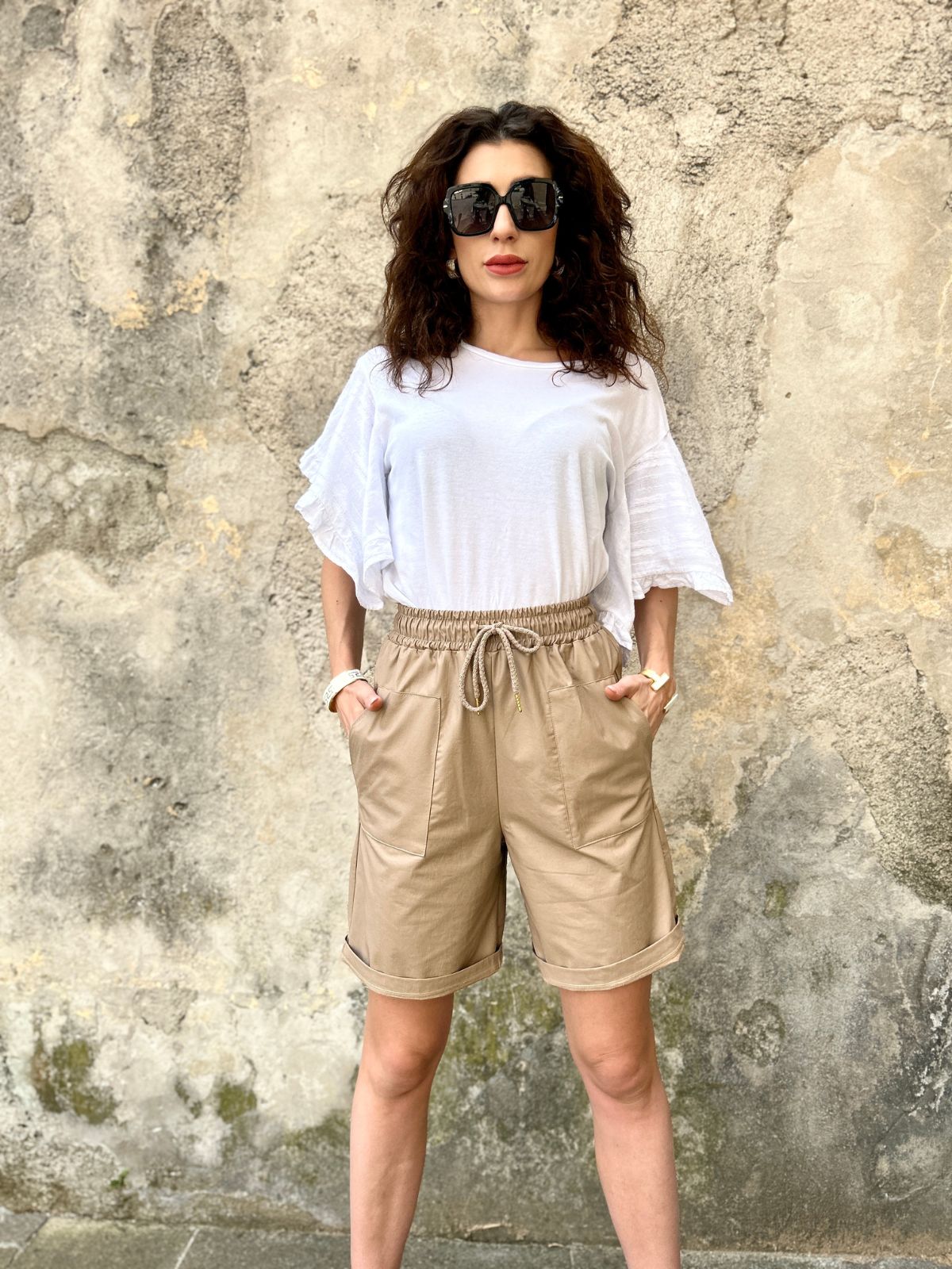 Pantalone in ecopelle modello bermuda fango