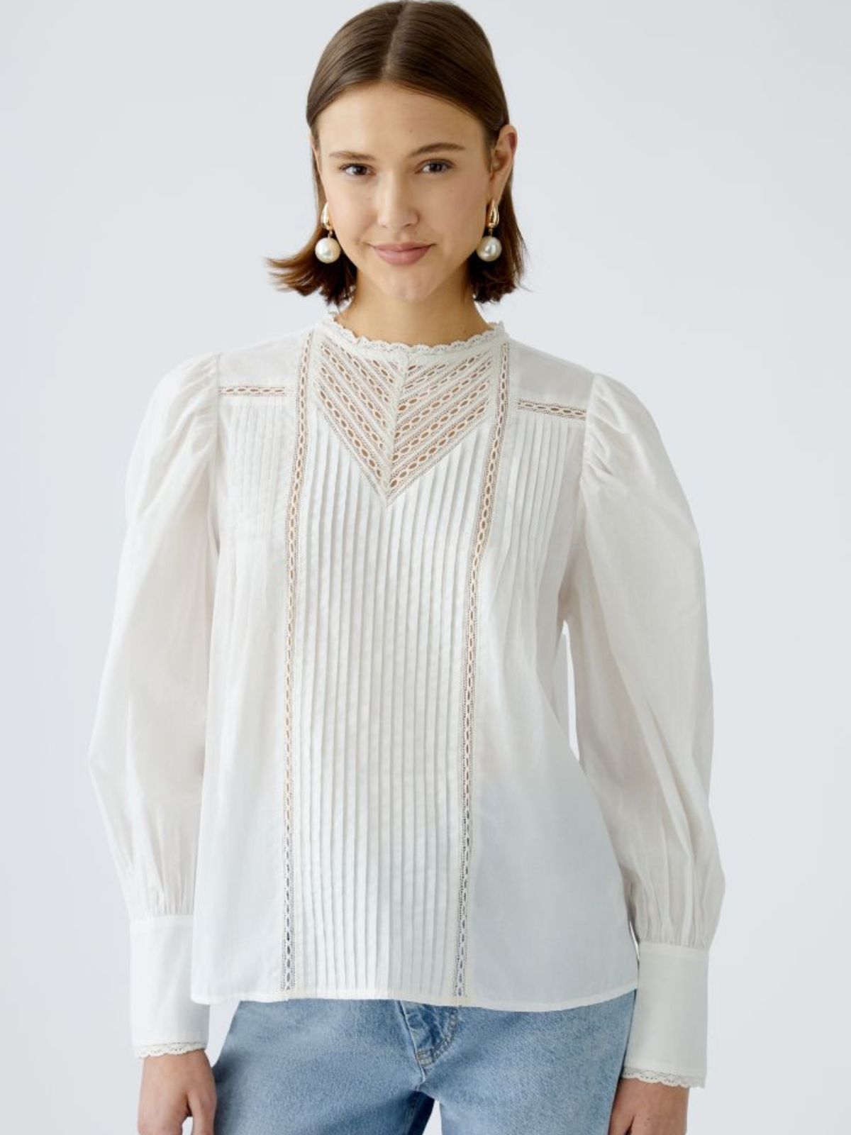 Blusa bianca con piegoline
