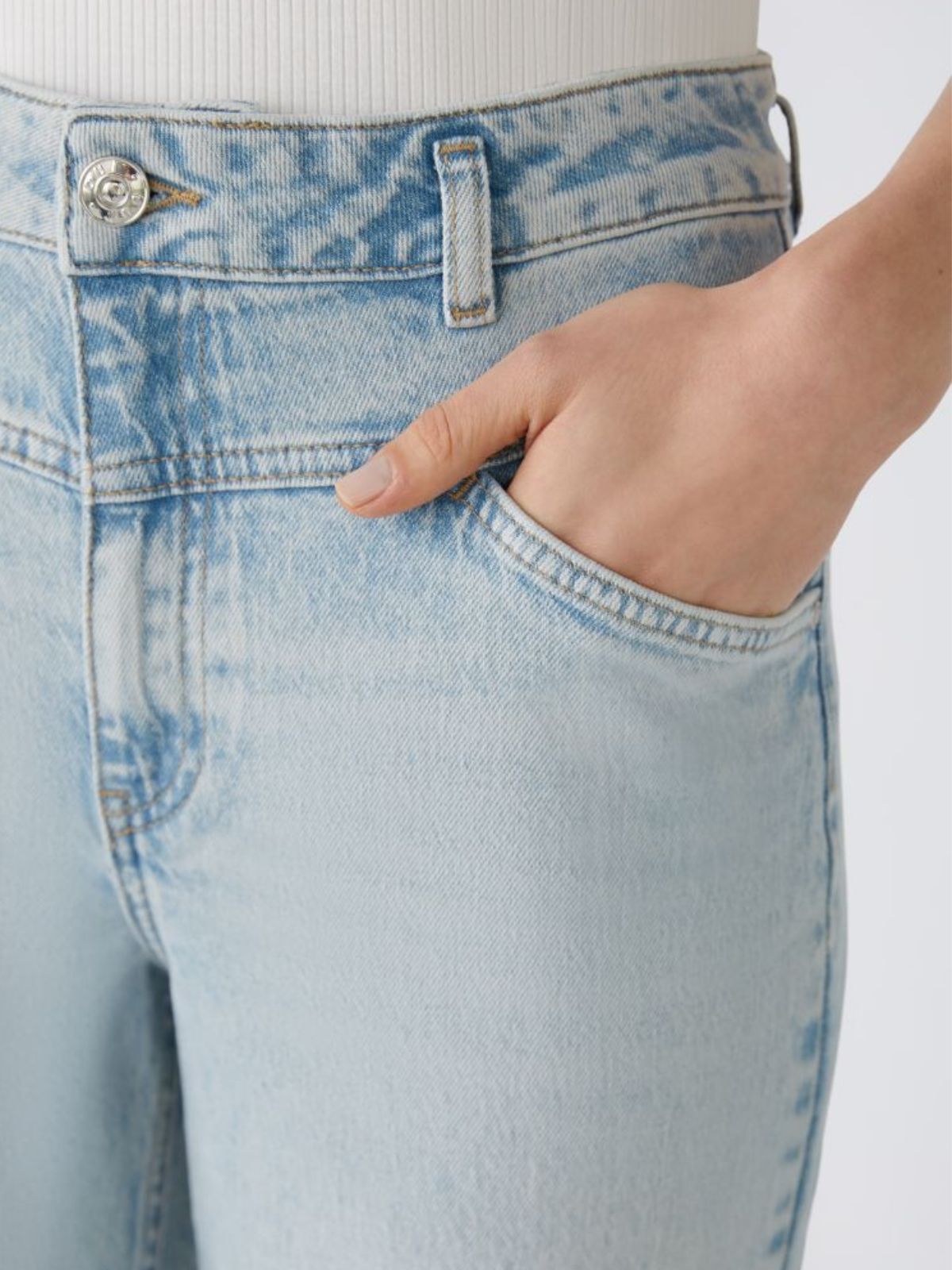 Jeans dalla gamba dritta ecosostenibile