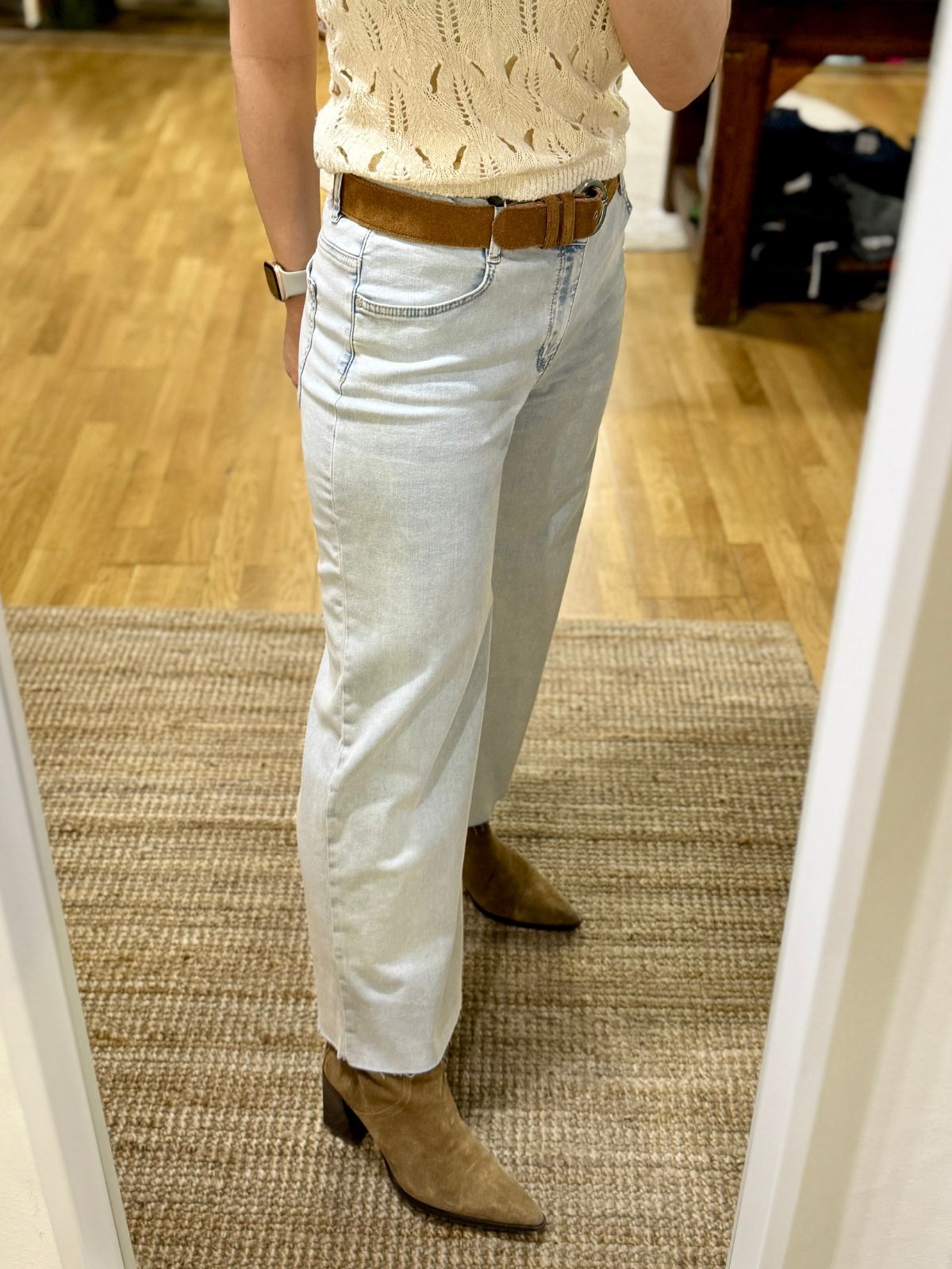 Jeans a palazzo sfrangiato al fondo