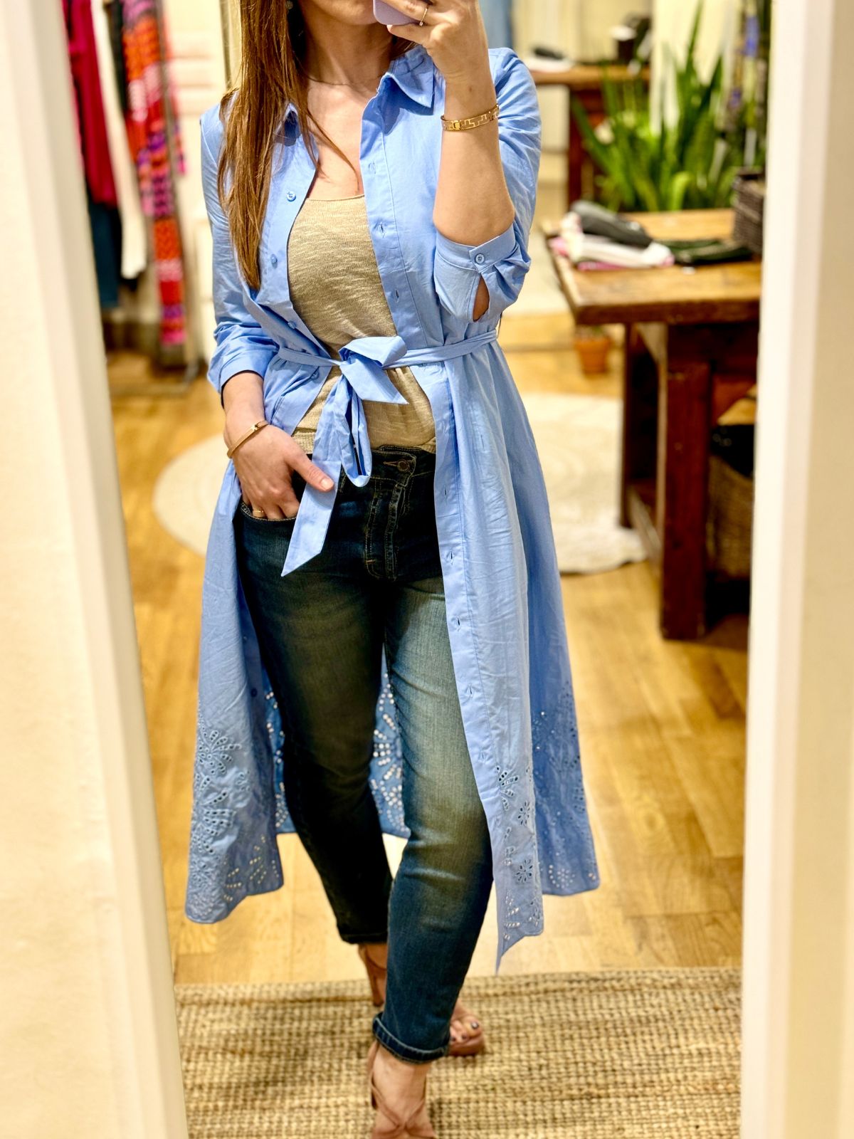 Jeans elasticizzato con lavaggio al thè