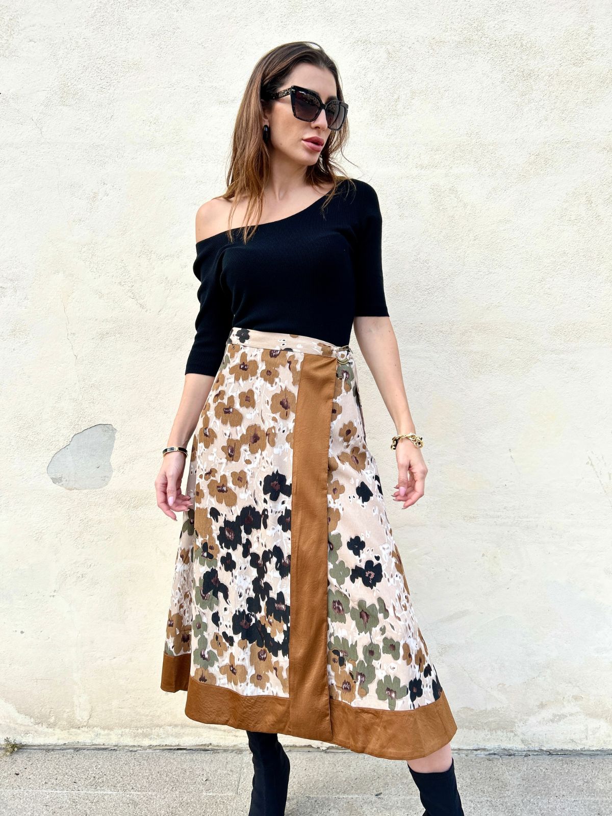 Maglia scollo a barchetta nera