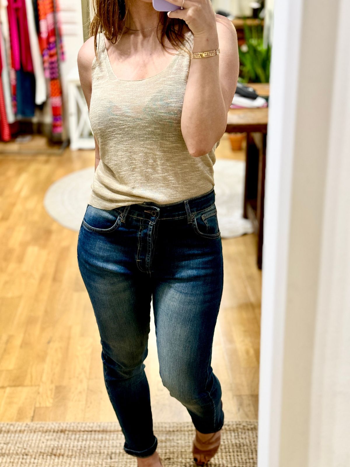 Jeans elasticizzato con lavaggio al thè
