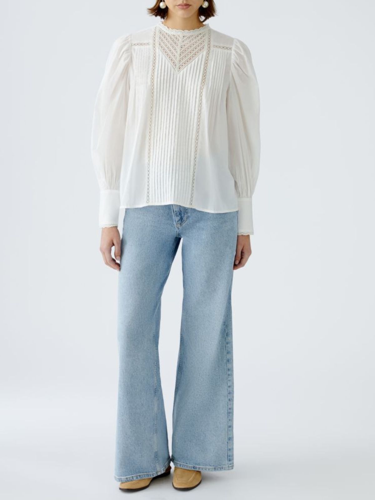 Blusa bianca con piegoline