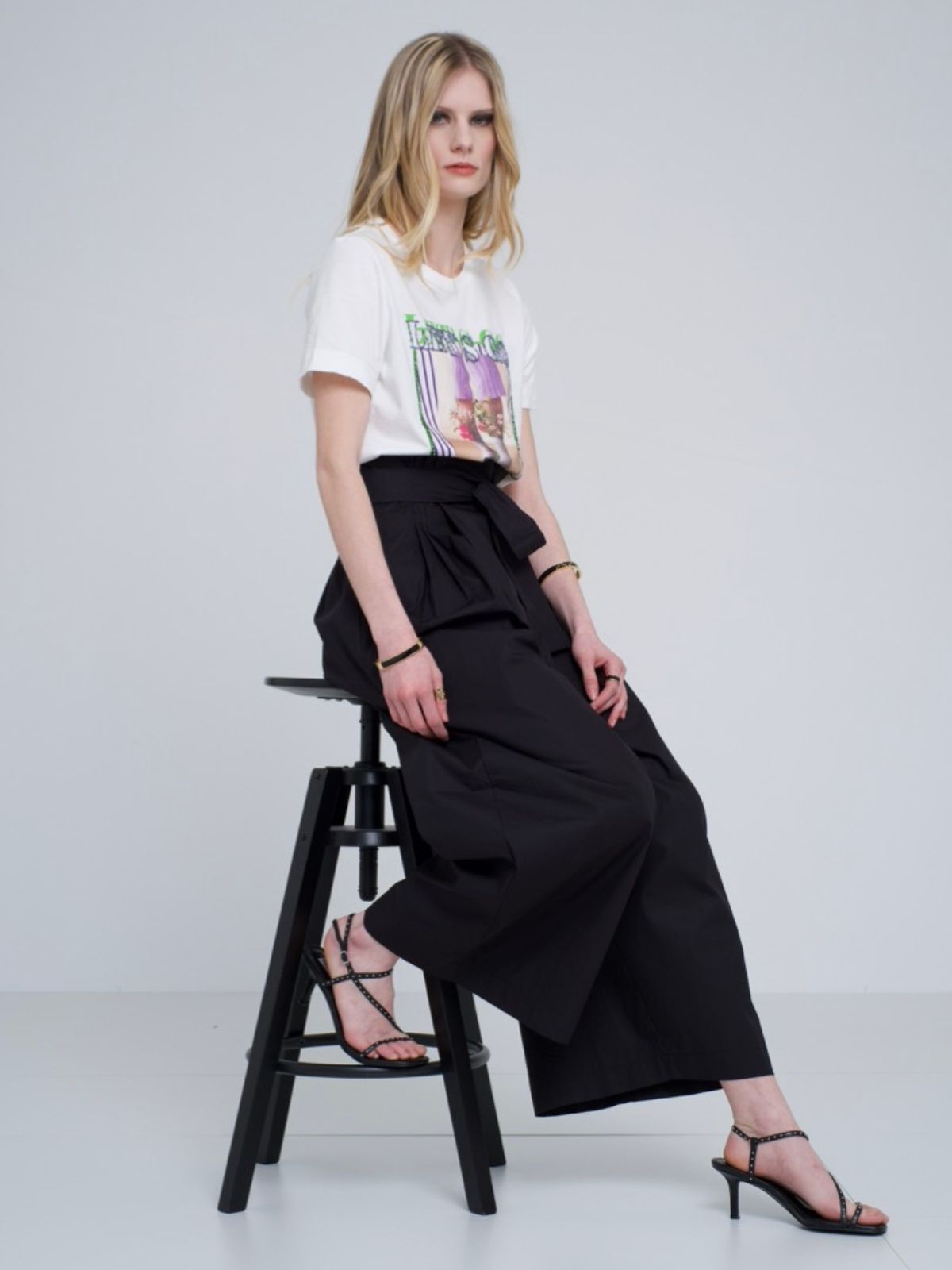 Pantalone a vita alta con cinta in vita
