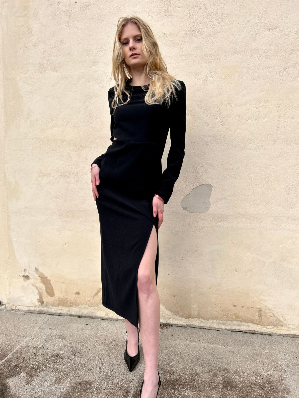 Abito nero con cut out