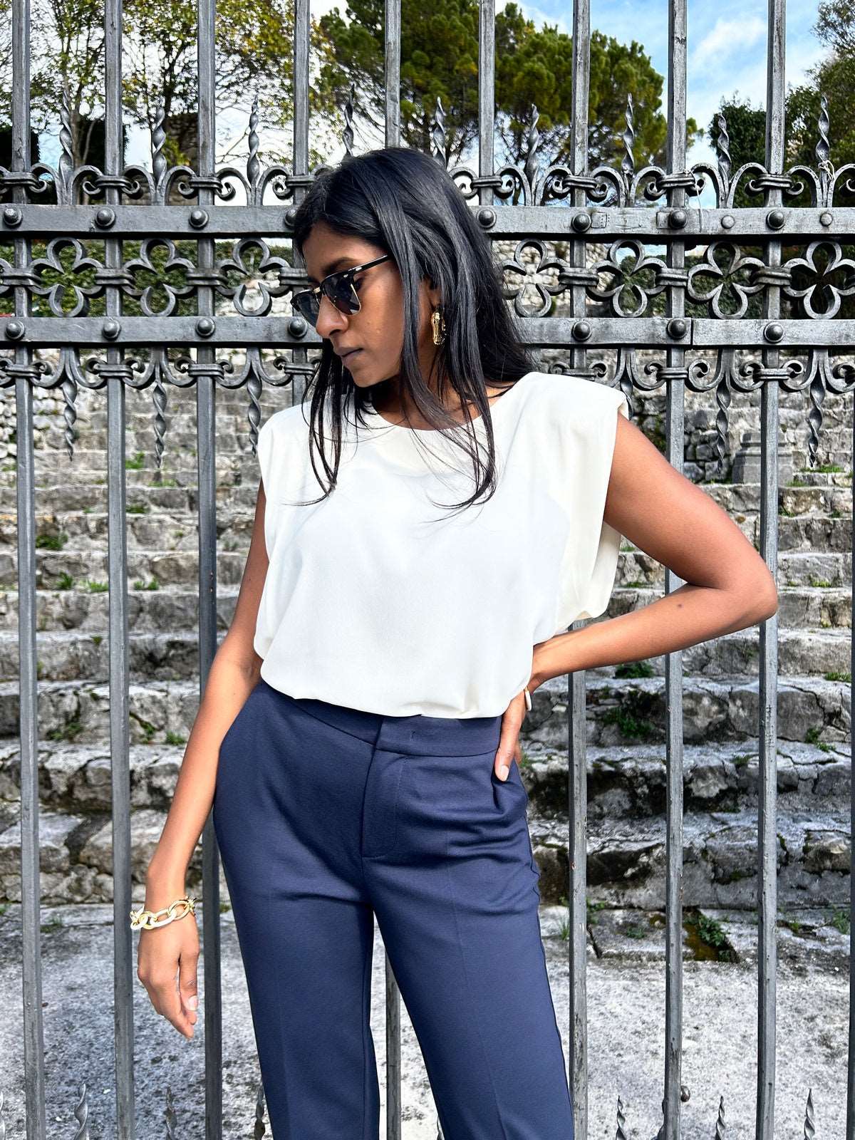 Blusa con spallina imbottita