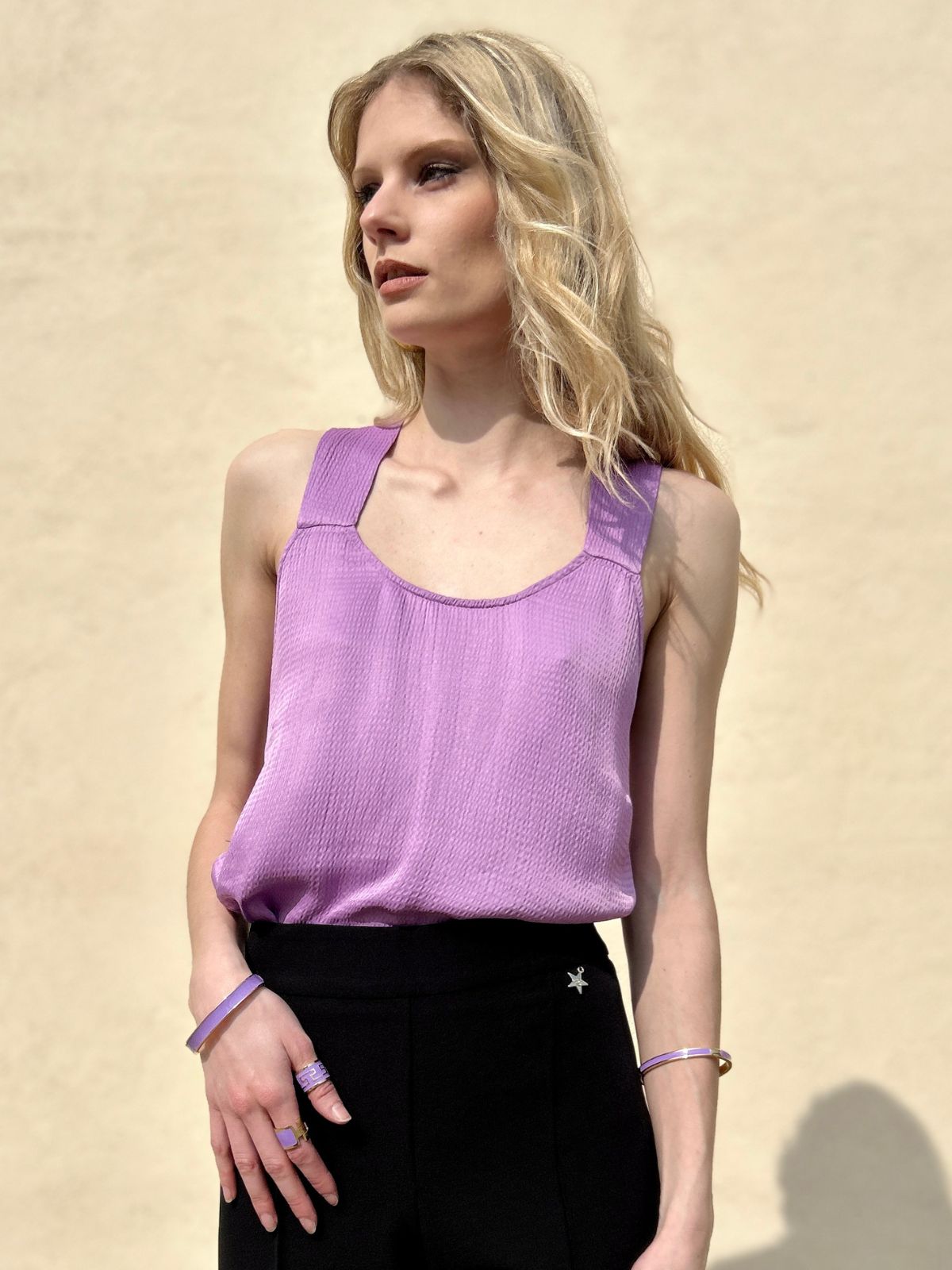 Top con incrocio sulle spalle