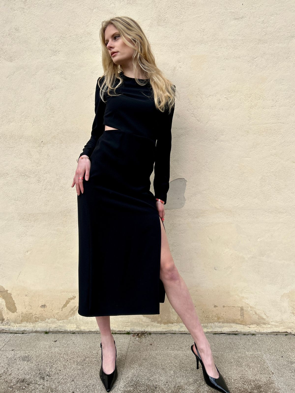 Abito nero con cut out