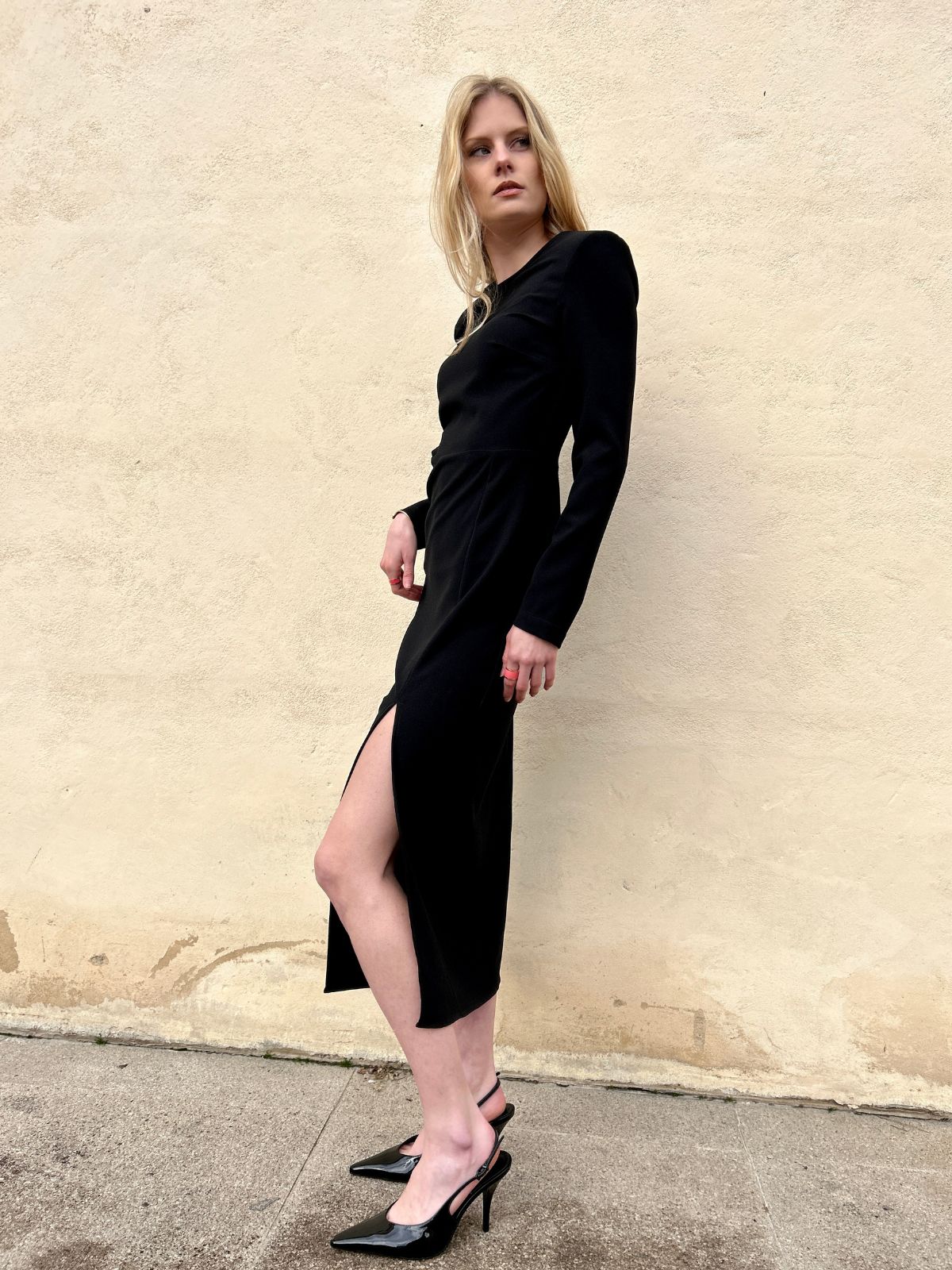 Abito nero con cut out