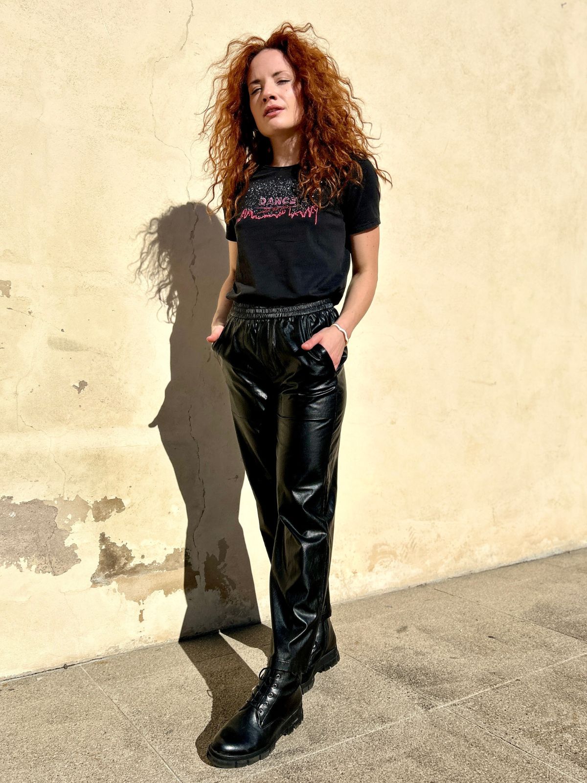 Pantalone in eco-pelle con interno in viscosa