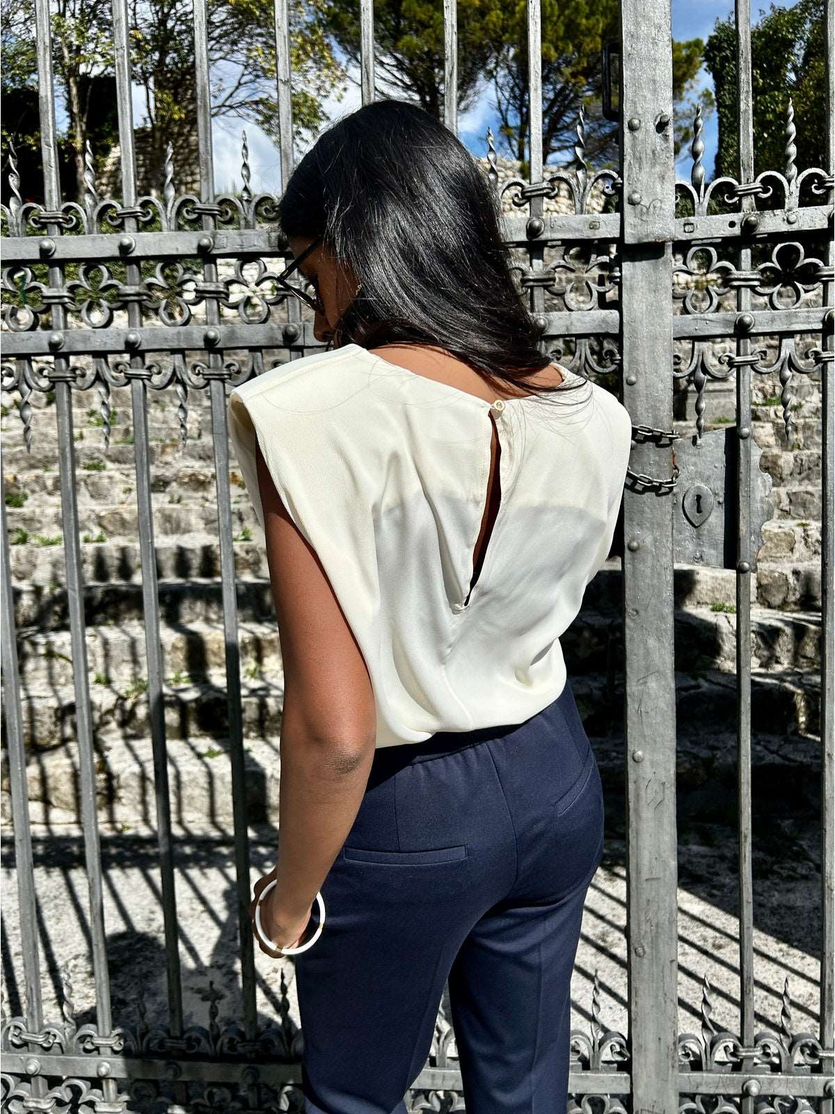Blusa con spallina imbottita