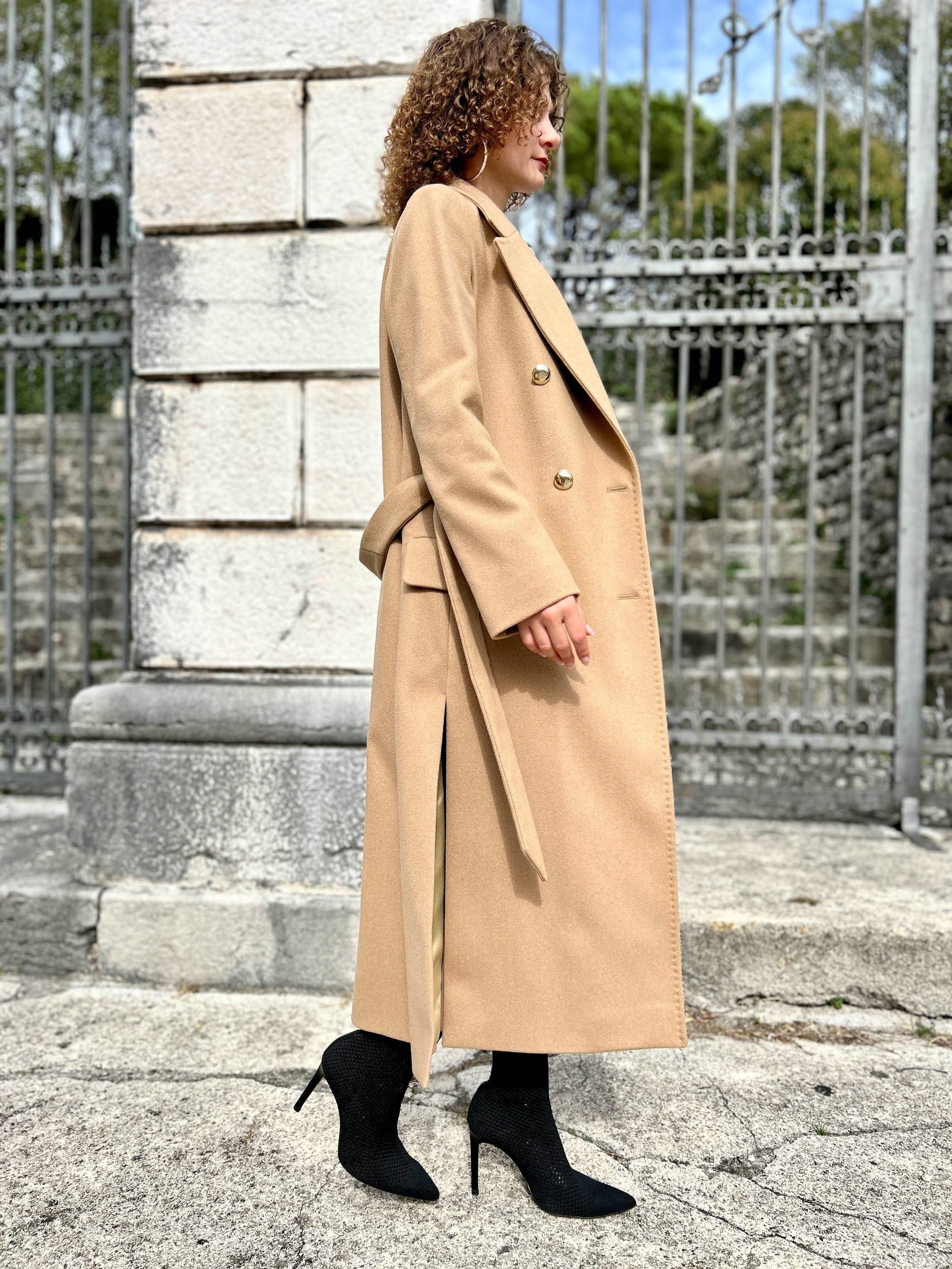 Cappotto con spacchi cammello