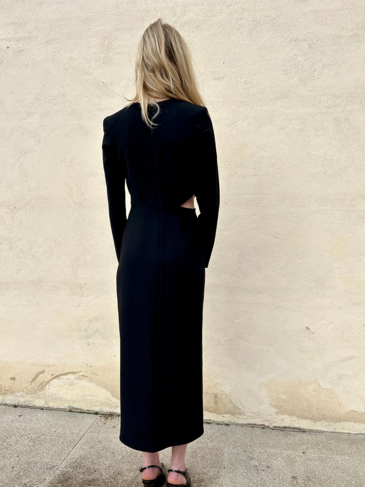 Abito nero con cut out