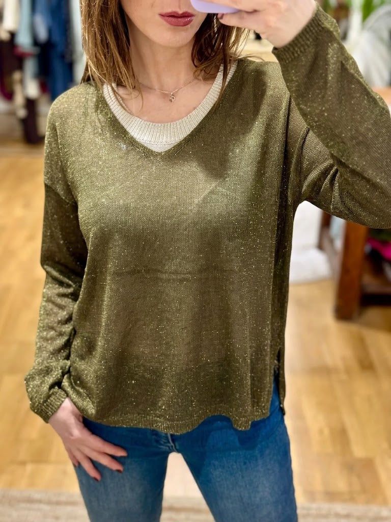 Maglia in viscosa verde scollo a V